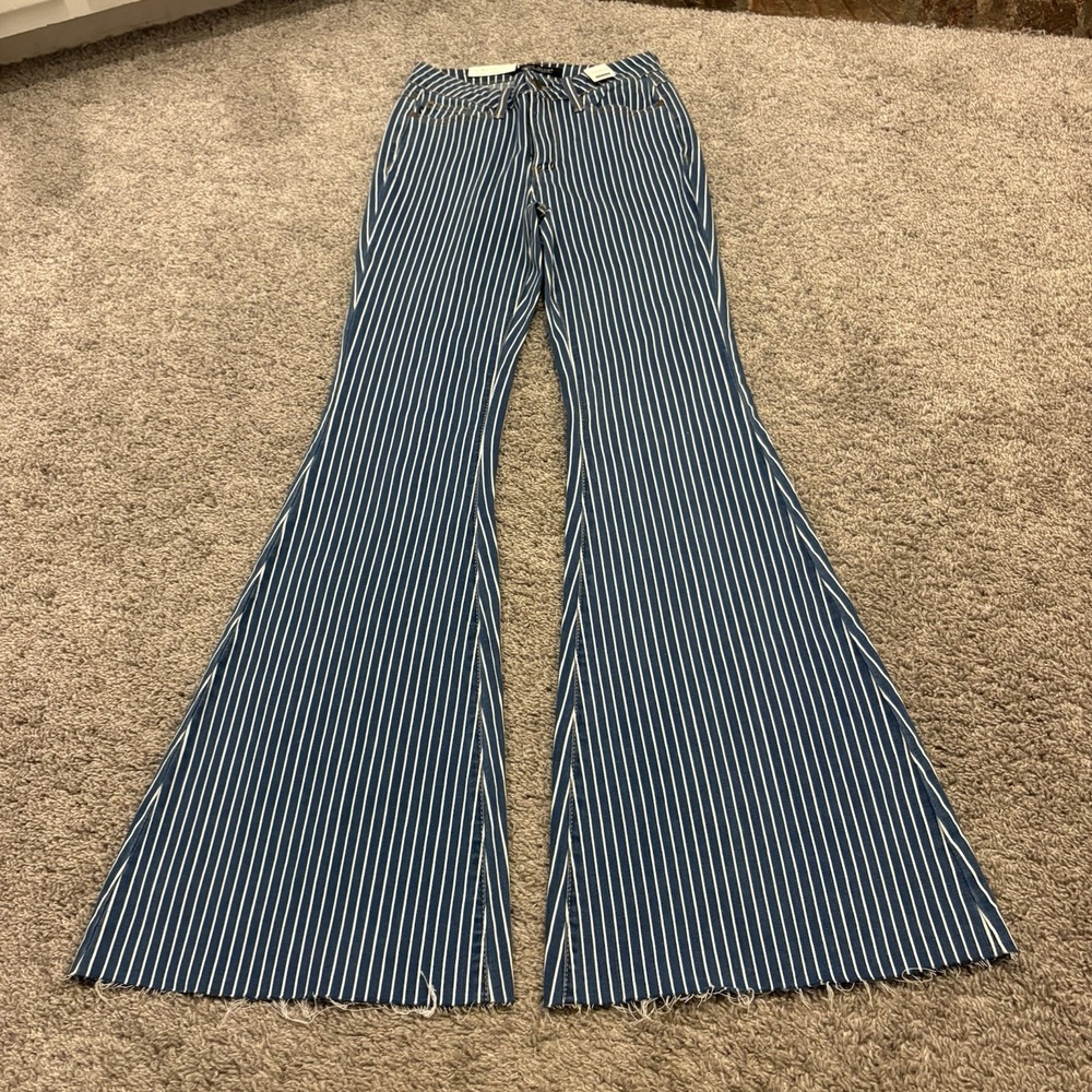 NEW Judy Blue High Waist White/Blue Pin Stripe Super Flare Jeans - size 3/26 NWT